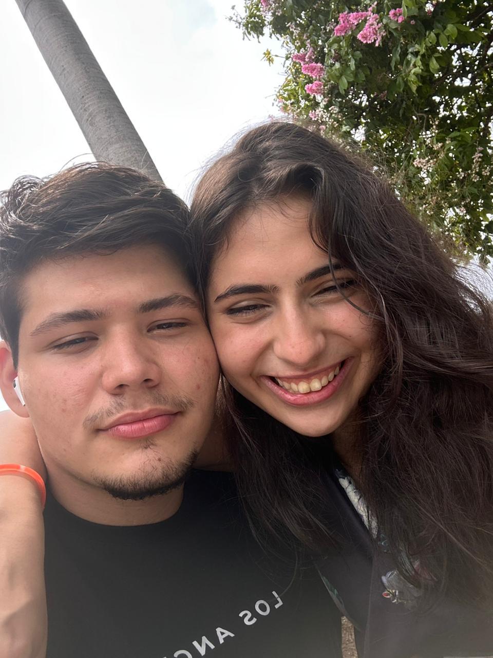 Nós dois sorrindo juntos