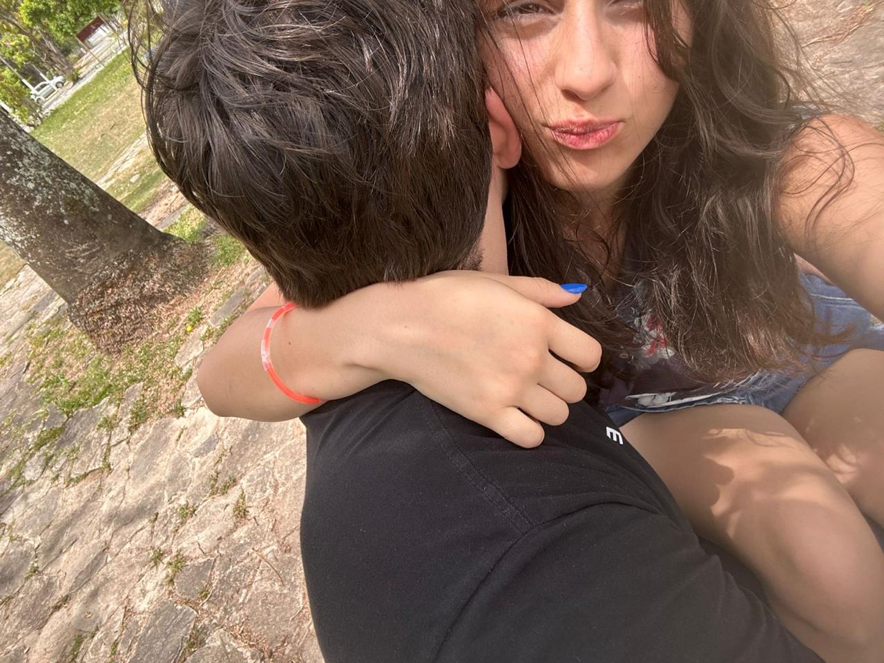Nós dois abraçados
